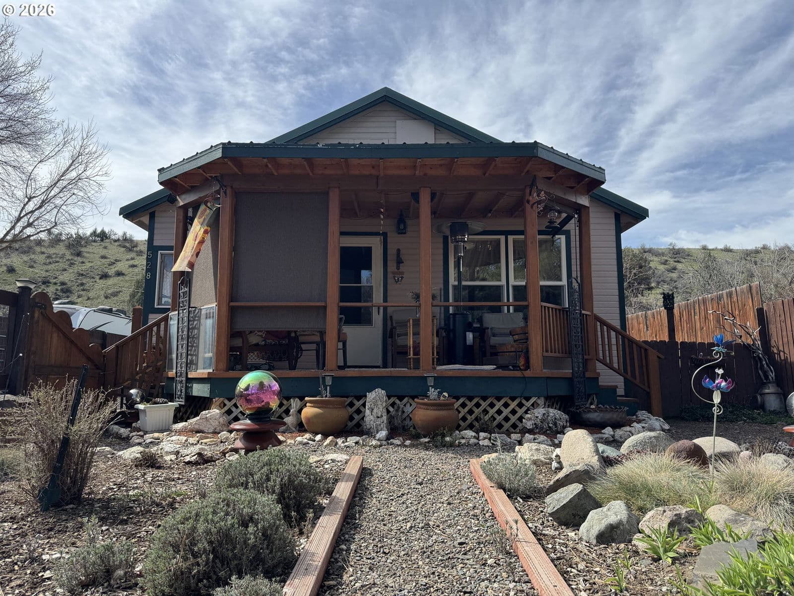 Listing photo 1 of 6