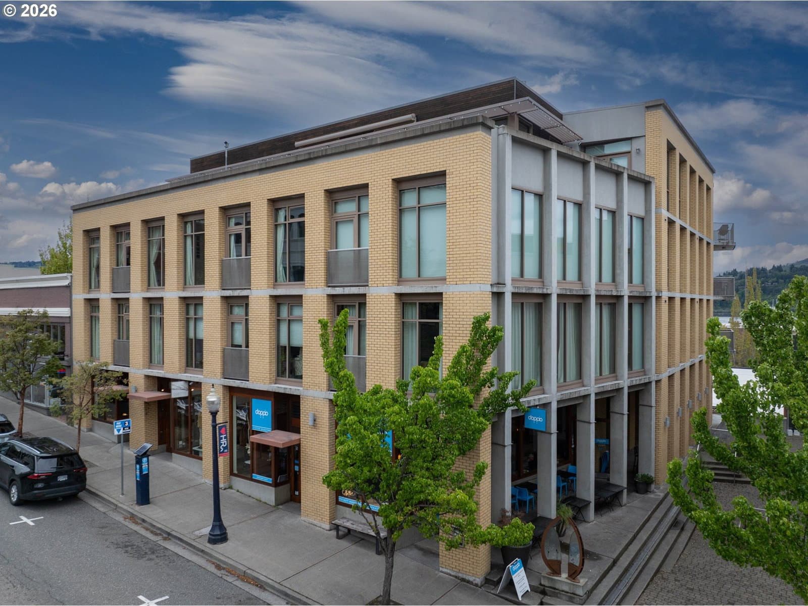 Listing photo 1 of 6