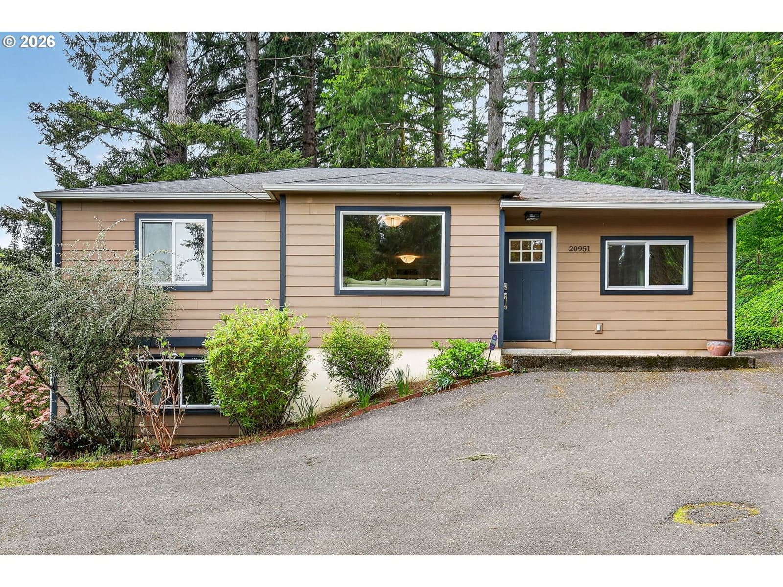 Listing photo 1 of 6