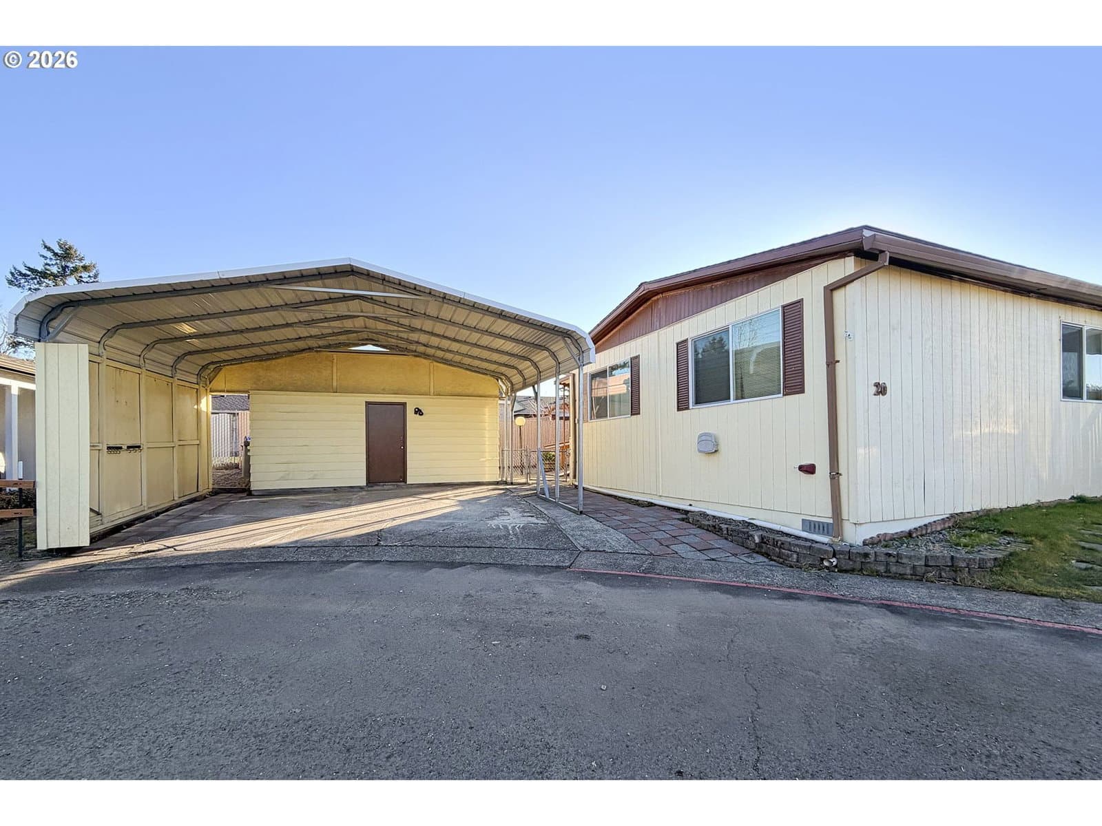 Listing photo 1 of 6