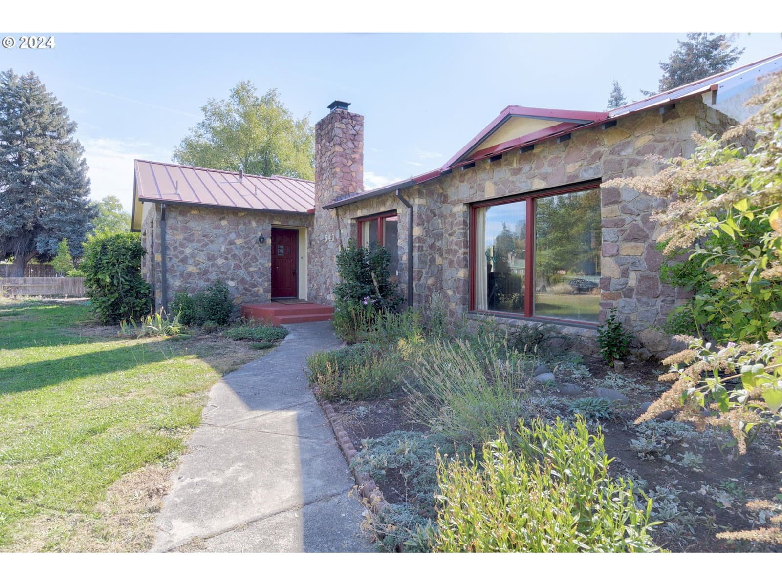 Listing photo 1 of 6