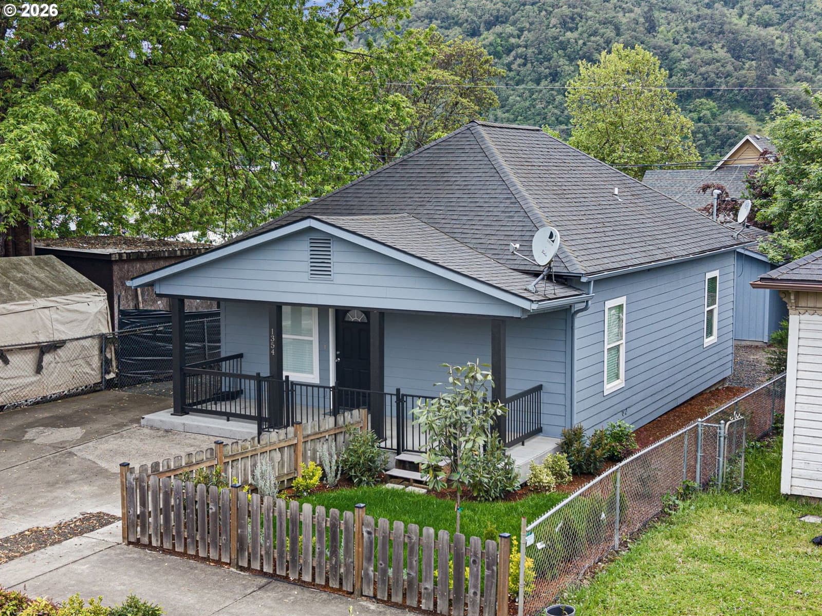 Listing photo 1 of 6