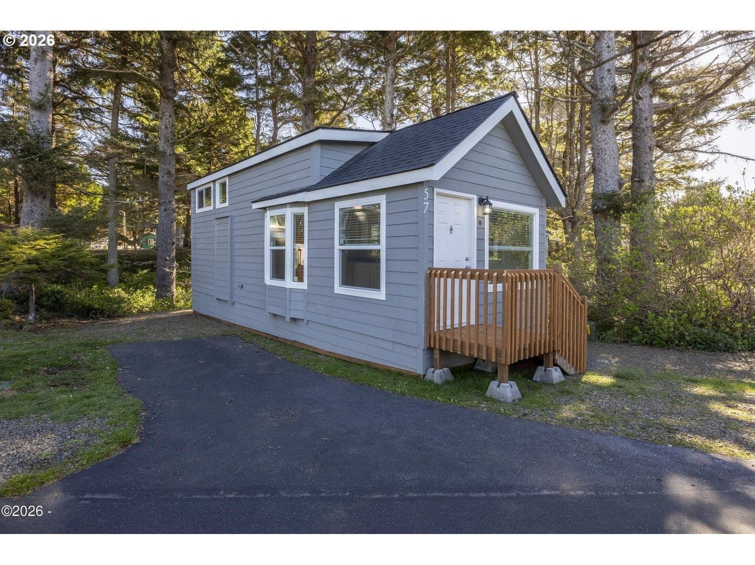 Listing photo 1 of 6