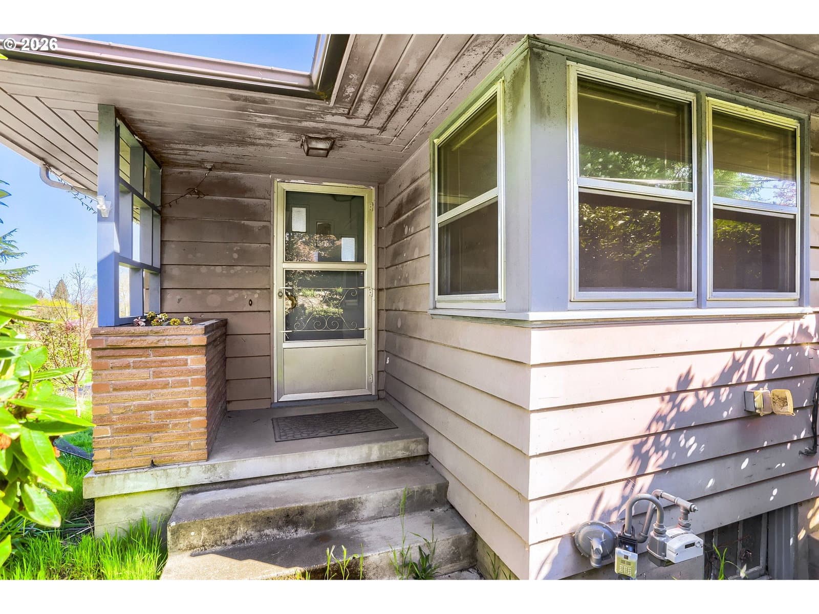 Listing photo 1 of 6