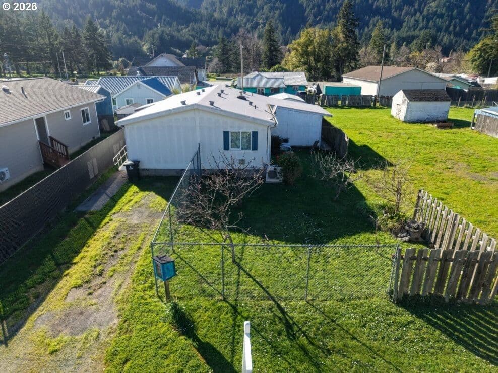 Listing photo 1 of 6