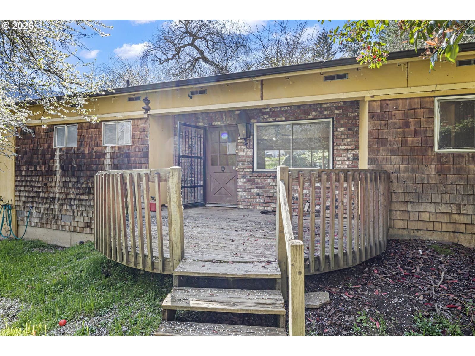 Listing photo 1 of 6