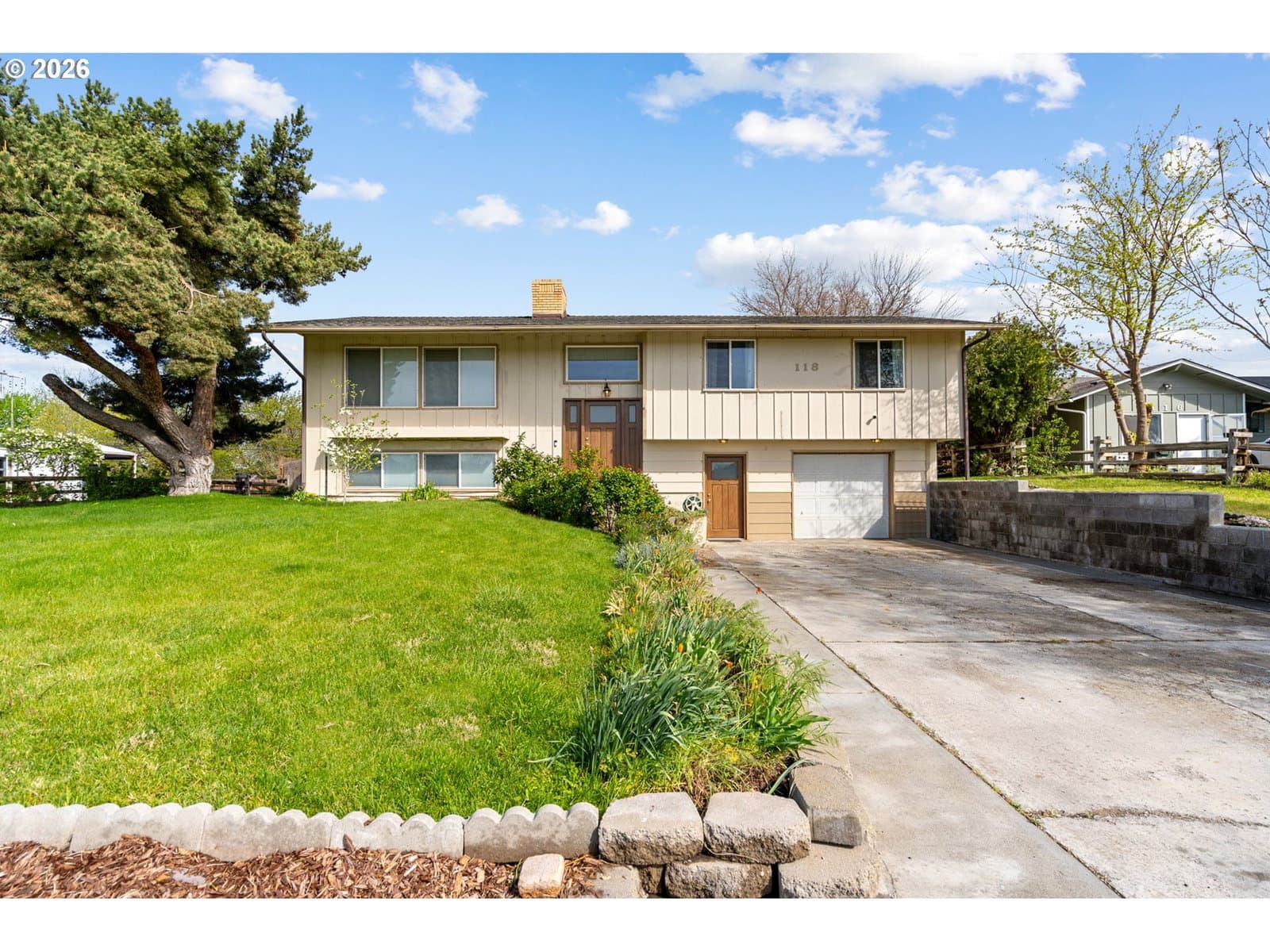 Listing photo 1 of 6