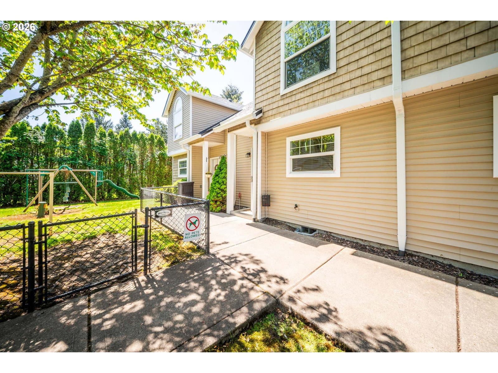 Listing photo 1 of 6