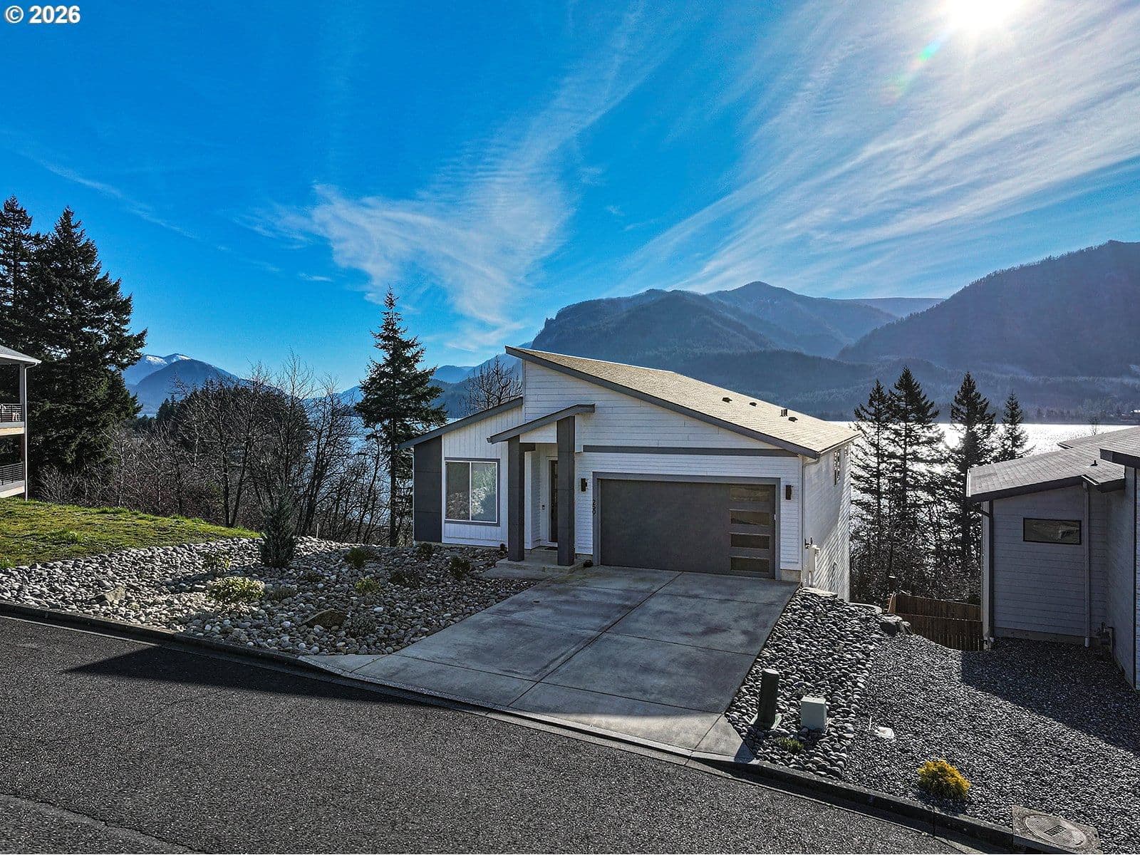 Listing photo 1 of 6