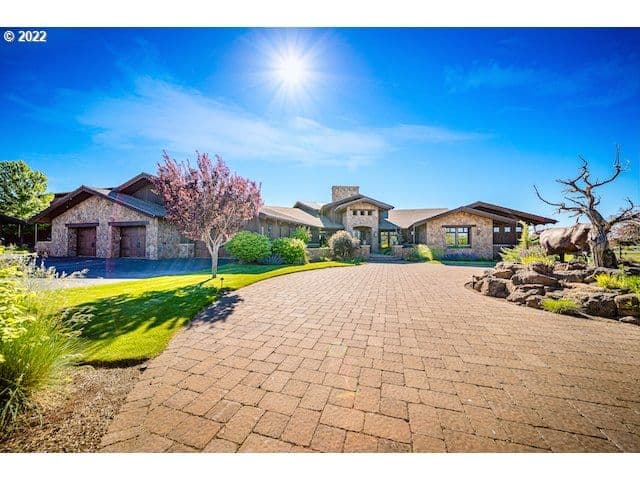 Listing photo 1 of 6