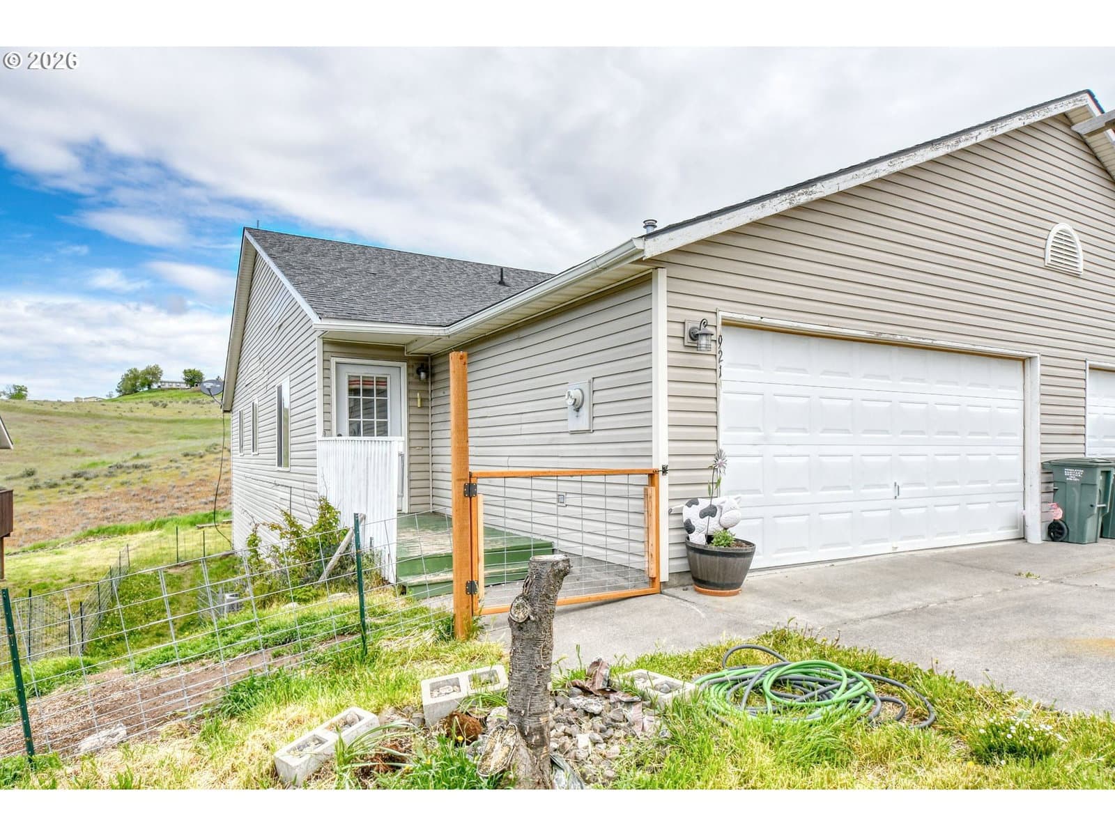 Listing photo 1 of 6