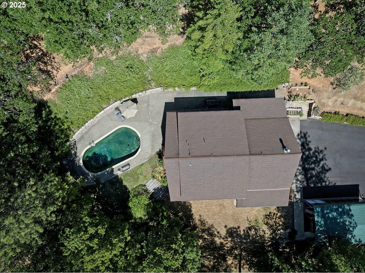 Listing photo 1 of 6