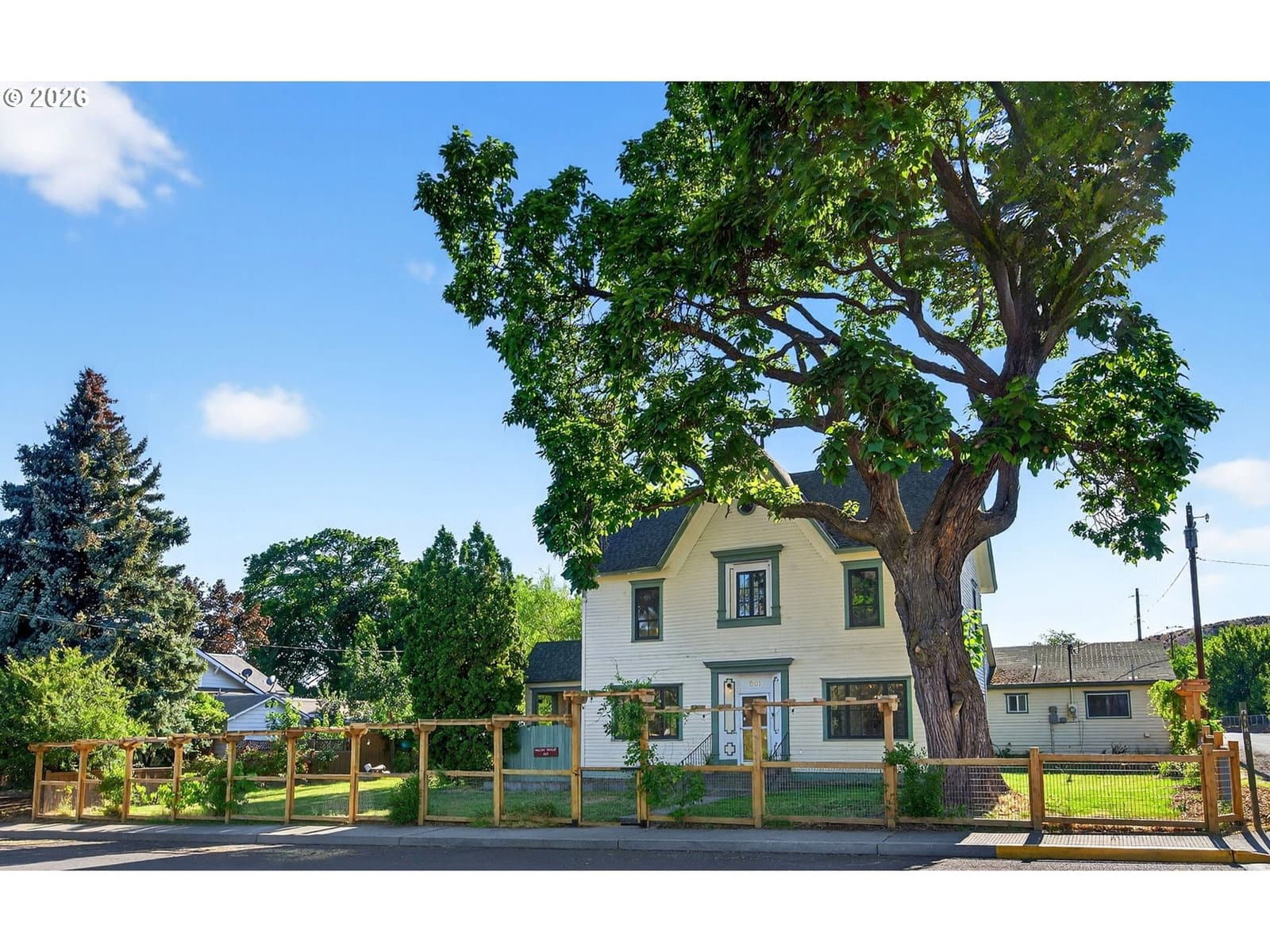 Listing photo 1 of 6