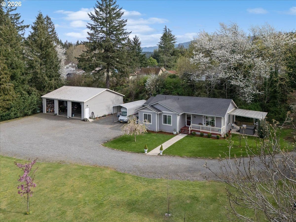 Listing photo 1 of 6