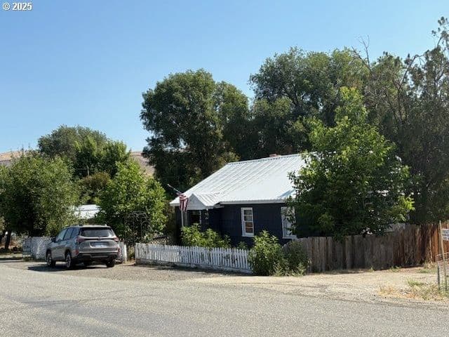 Listing photo 1 of 6