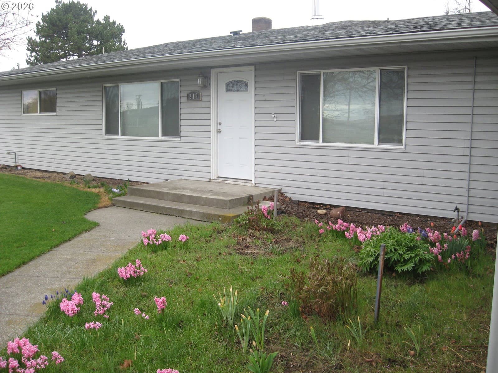 Listing photo 1 of 6