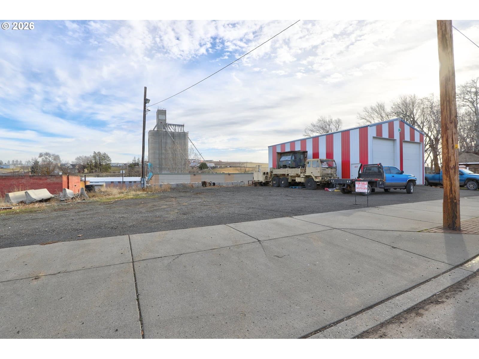 Listing photo 1 of 6