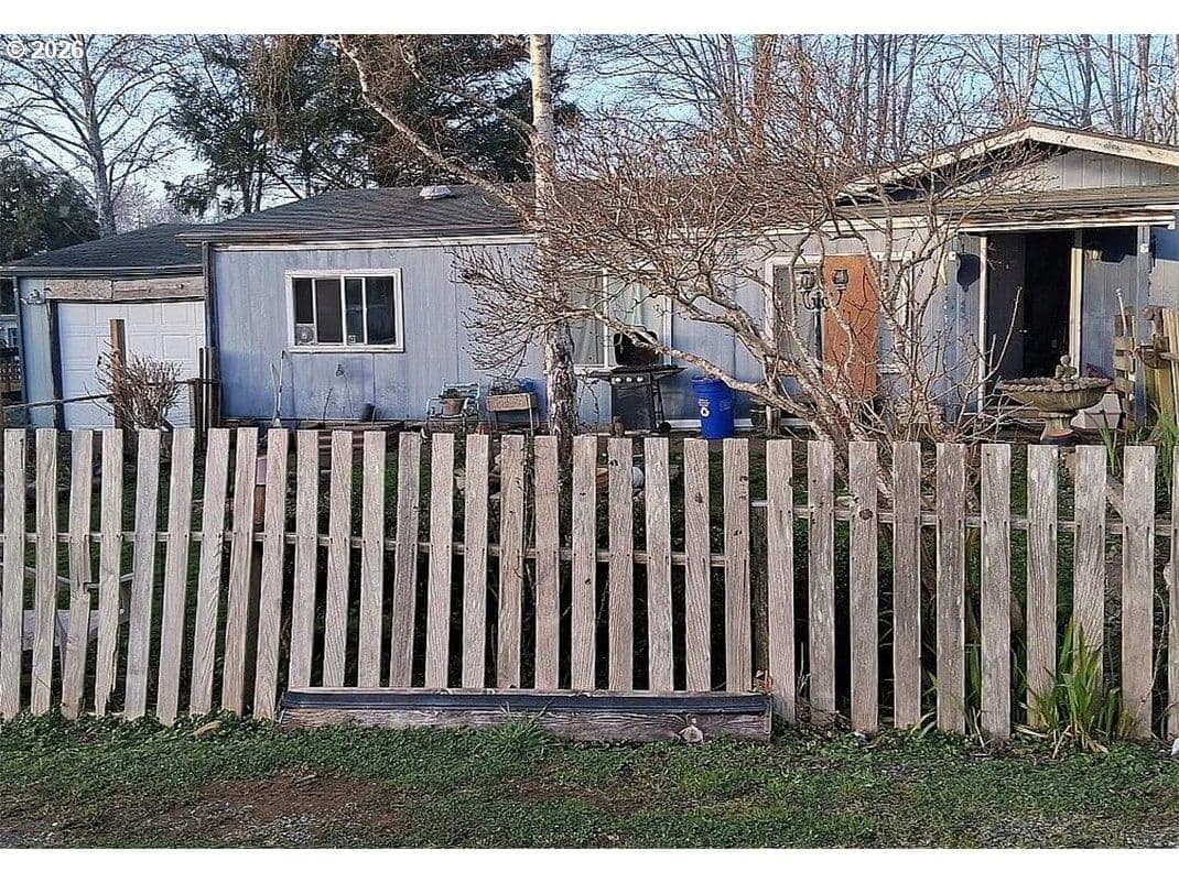 Listing photo 1 of 4