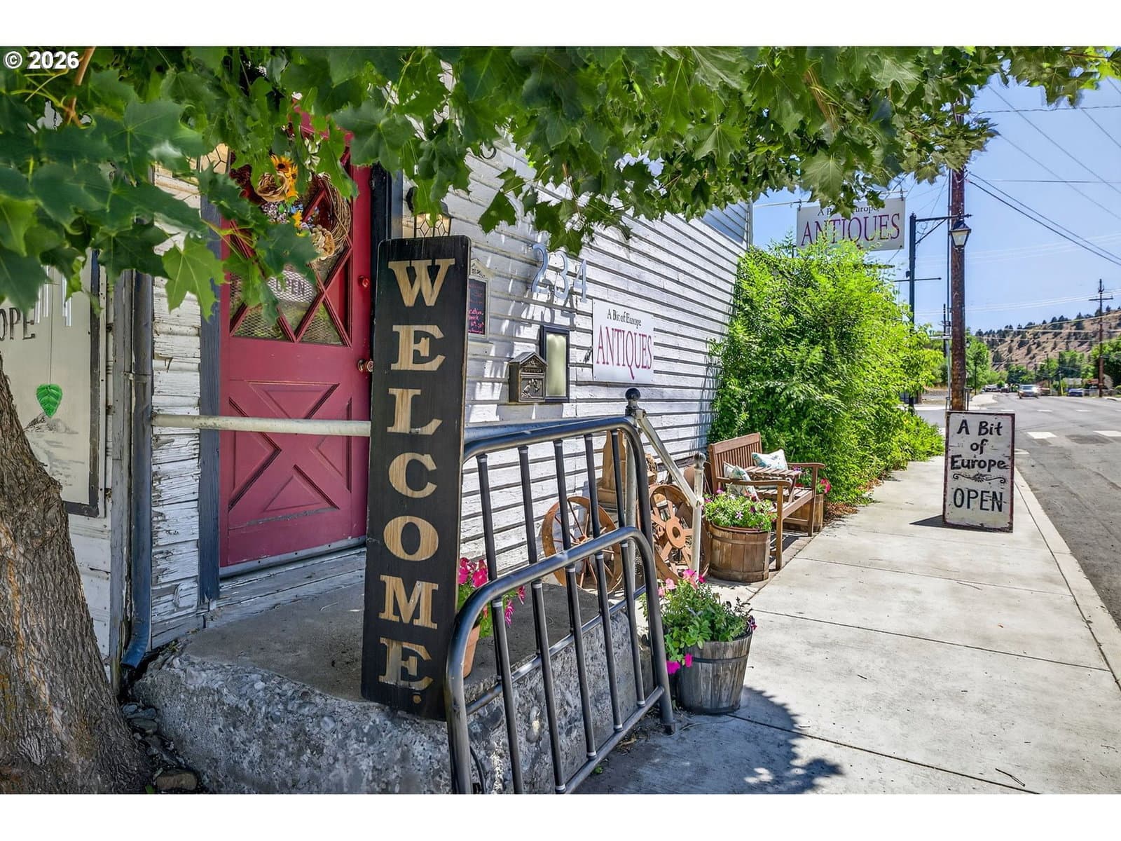 Listing photo 1 of 6