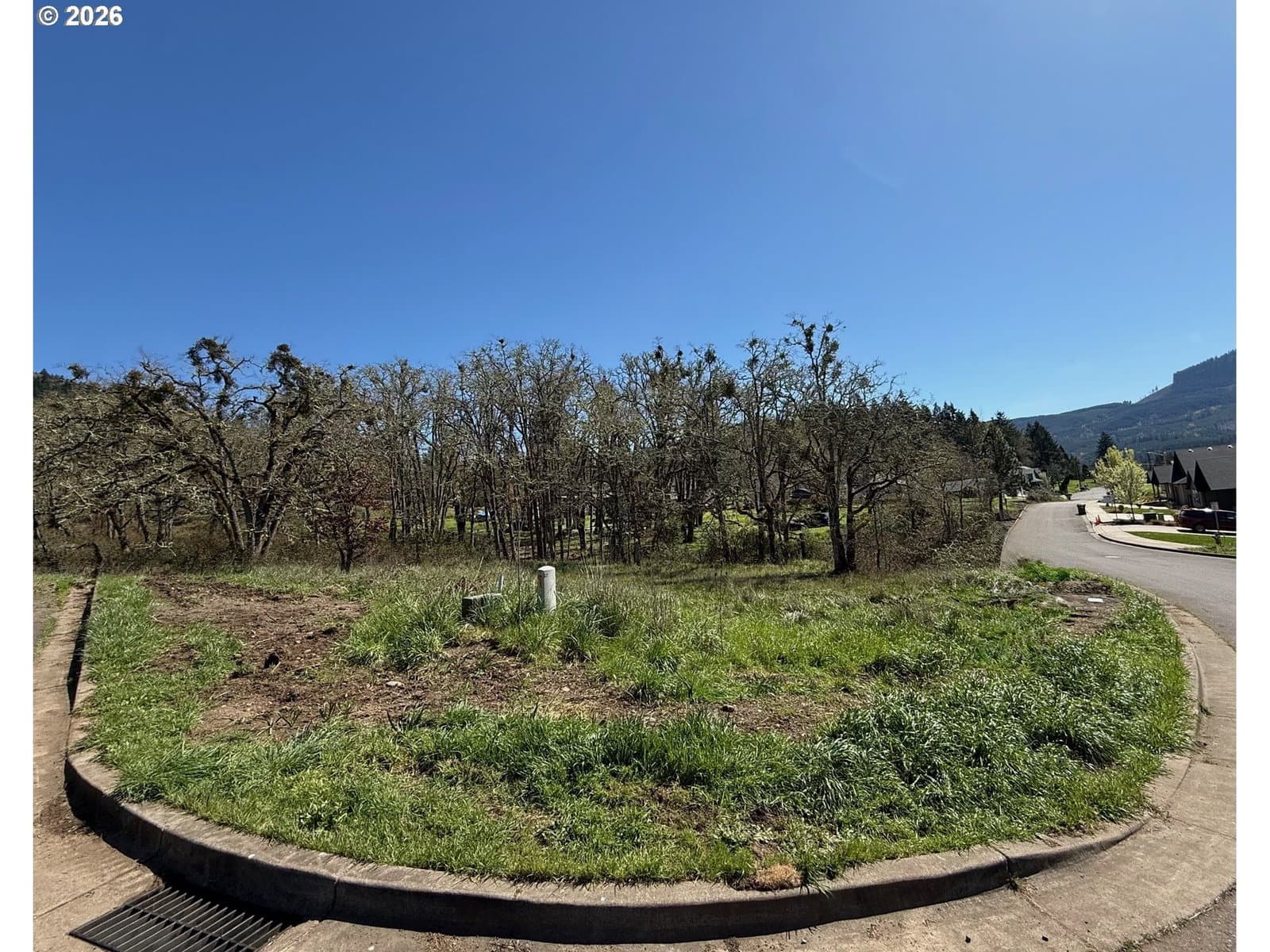 Listing photo 1 of 2