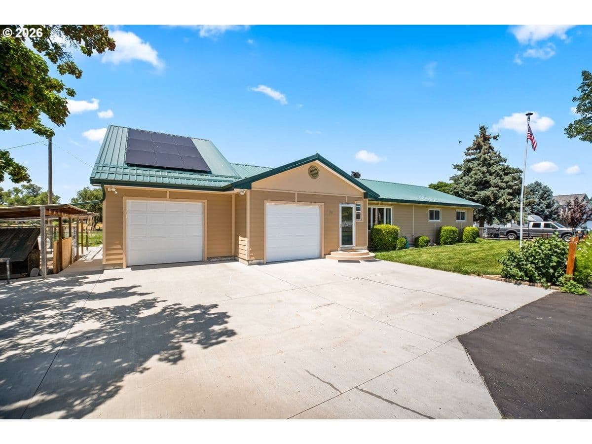 Listing photo 1 of 6