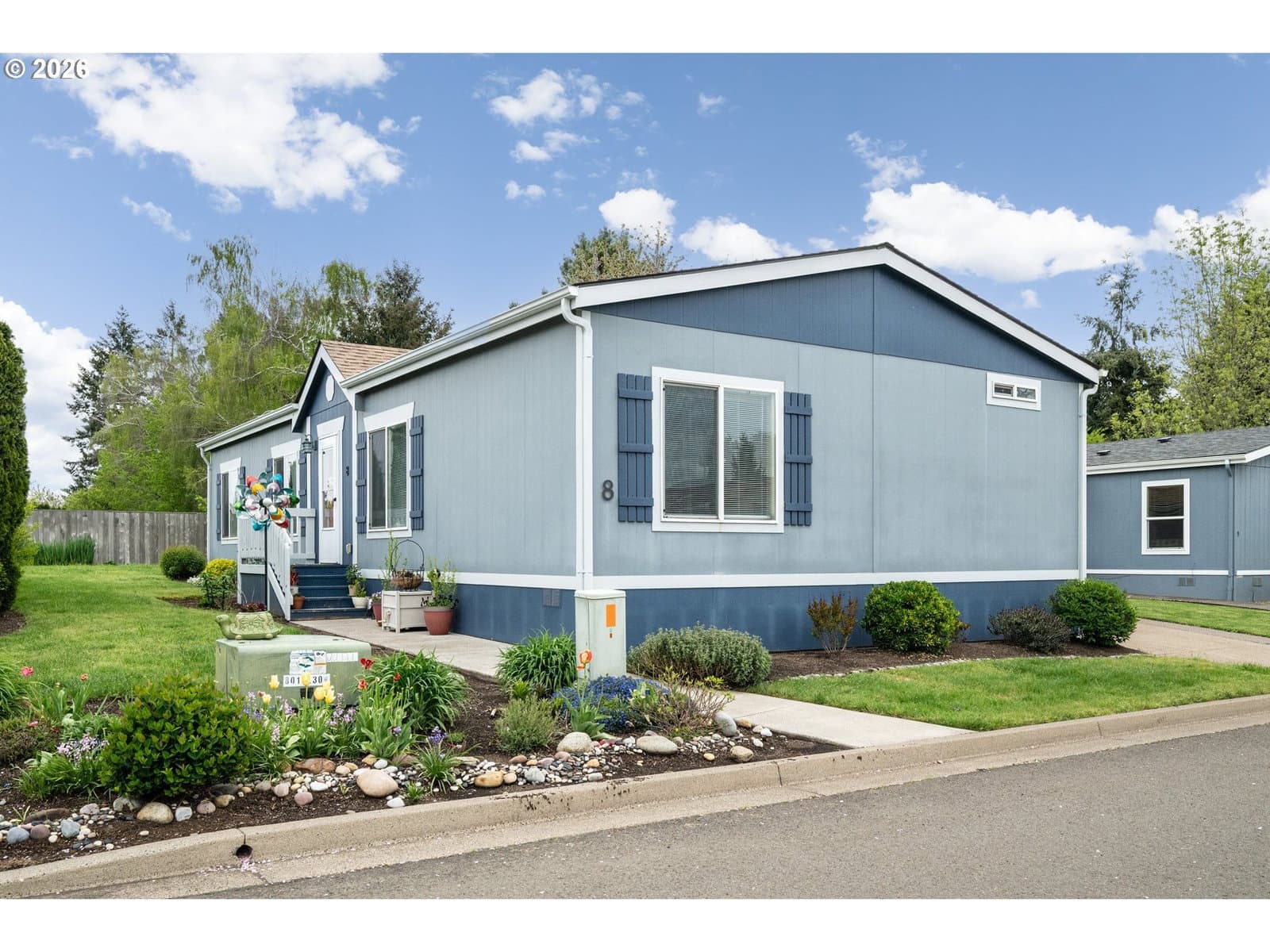 Listing photo 1 of 6