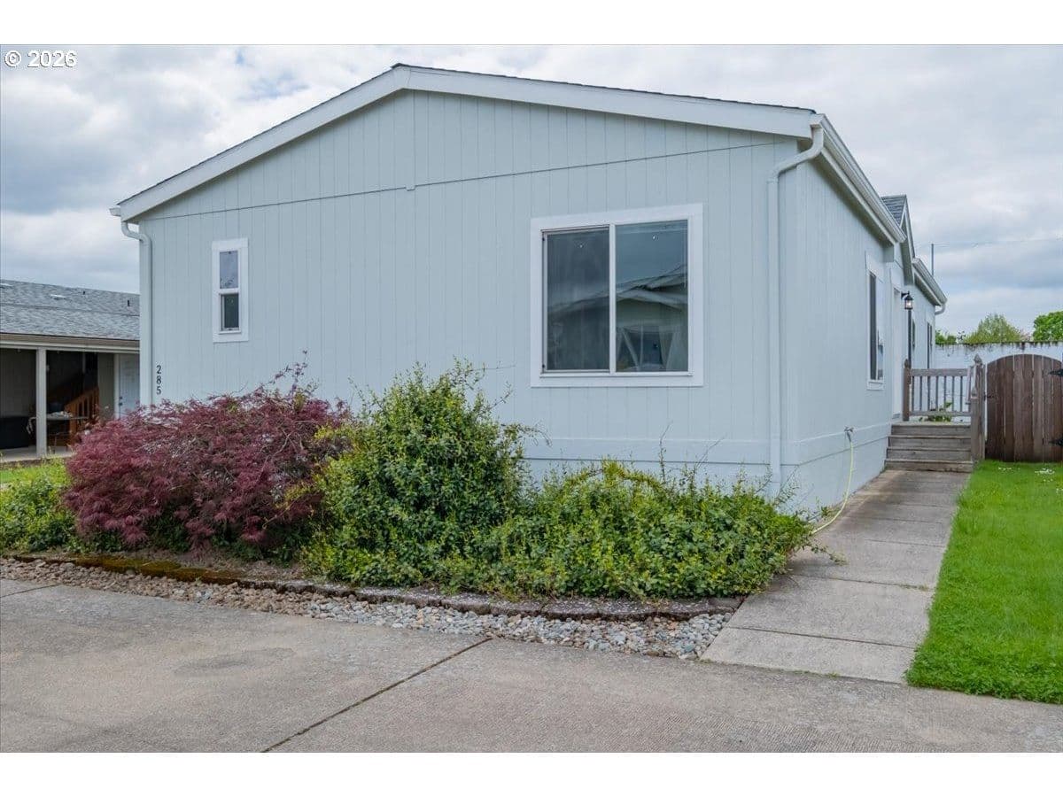 Listing photo 1 of 6