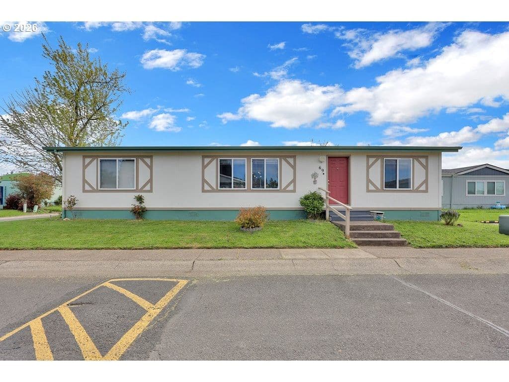 Listing photo 1 of 6