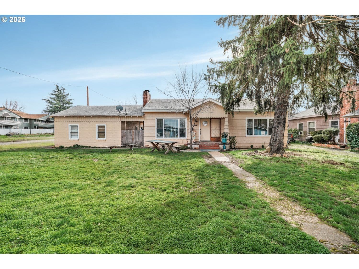 Listing photo 1 of 6