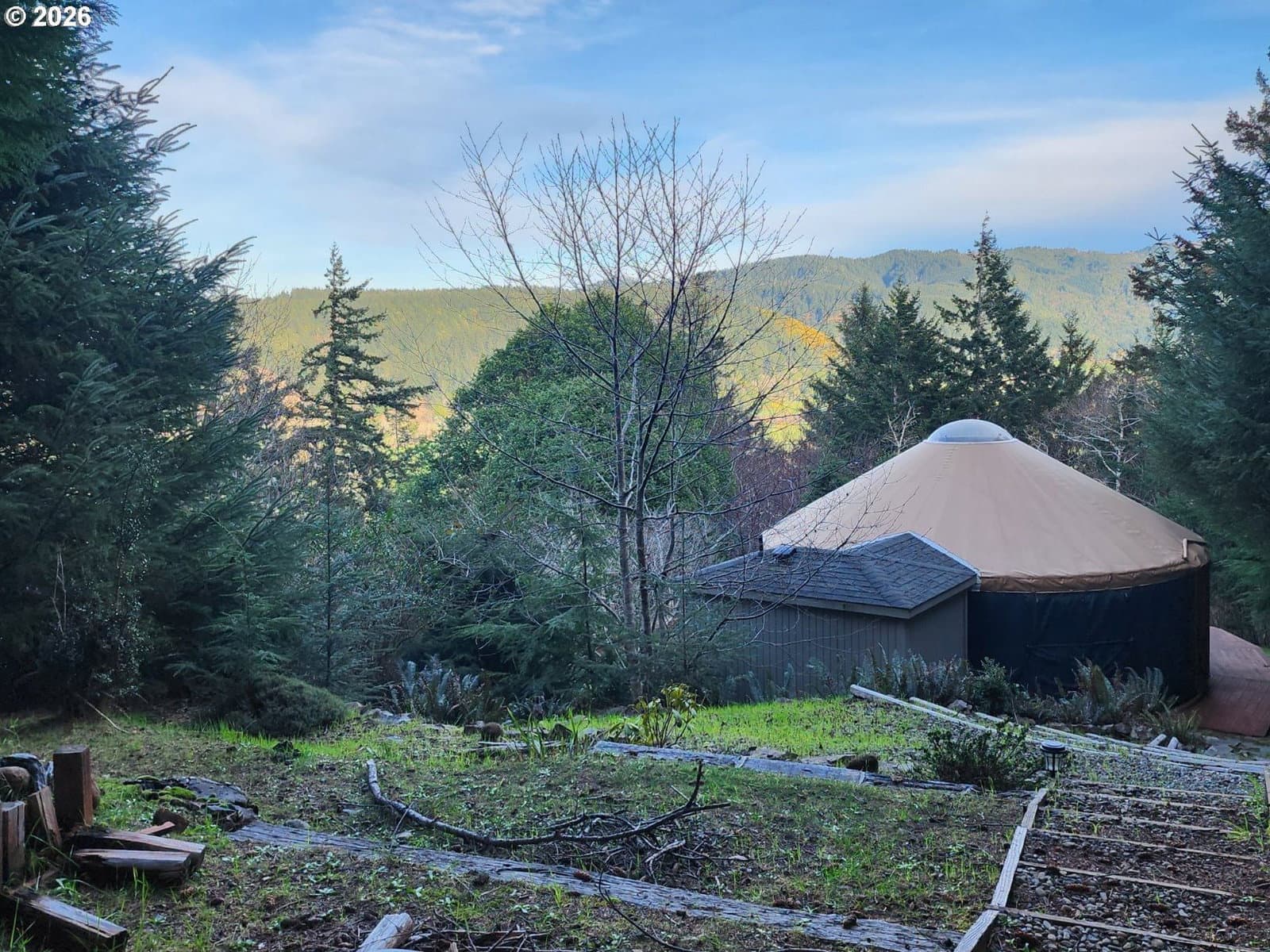 Listing photo 1 of 6