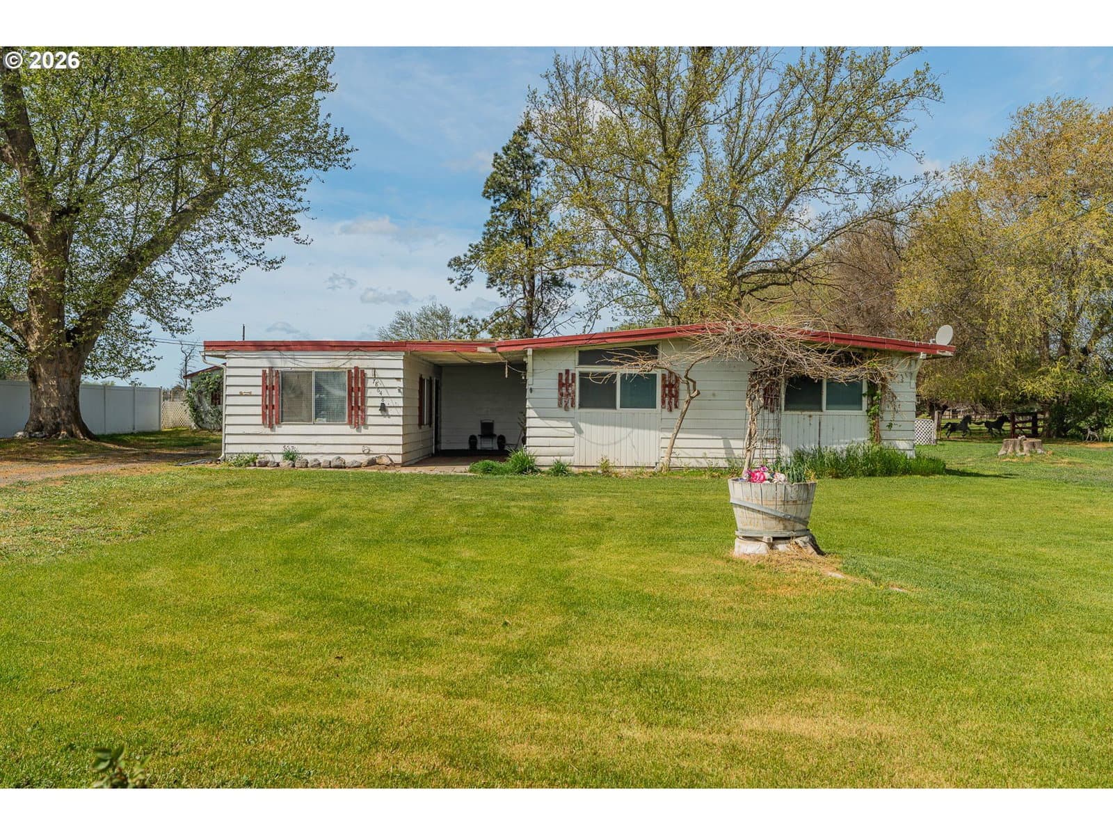 Listing photo 1 of 6