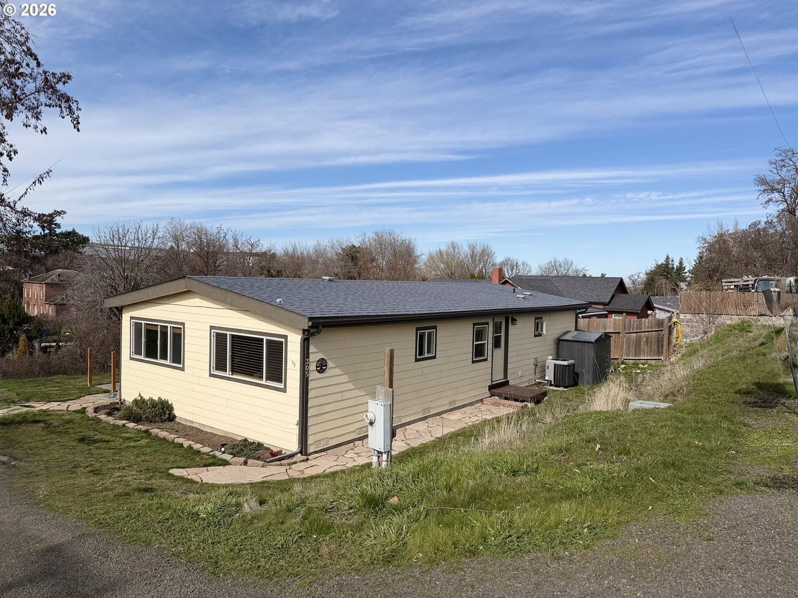 Listing photo 1 of 6