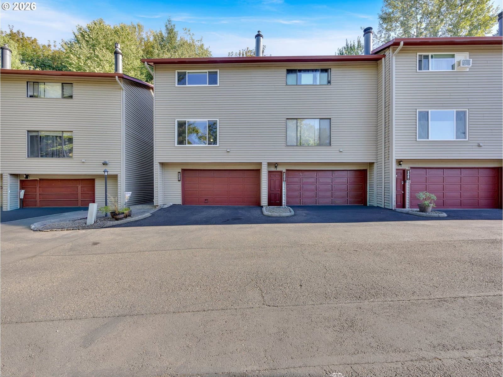 Listing photo 1 of 6