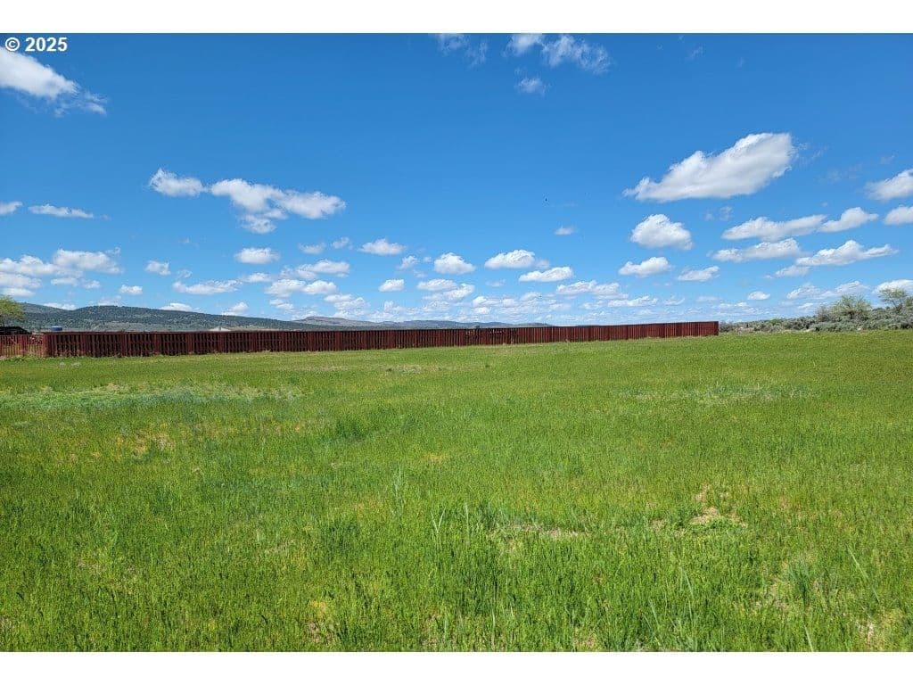 Listing photo 1 of 6