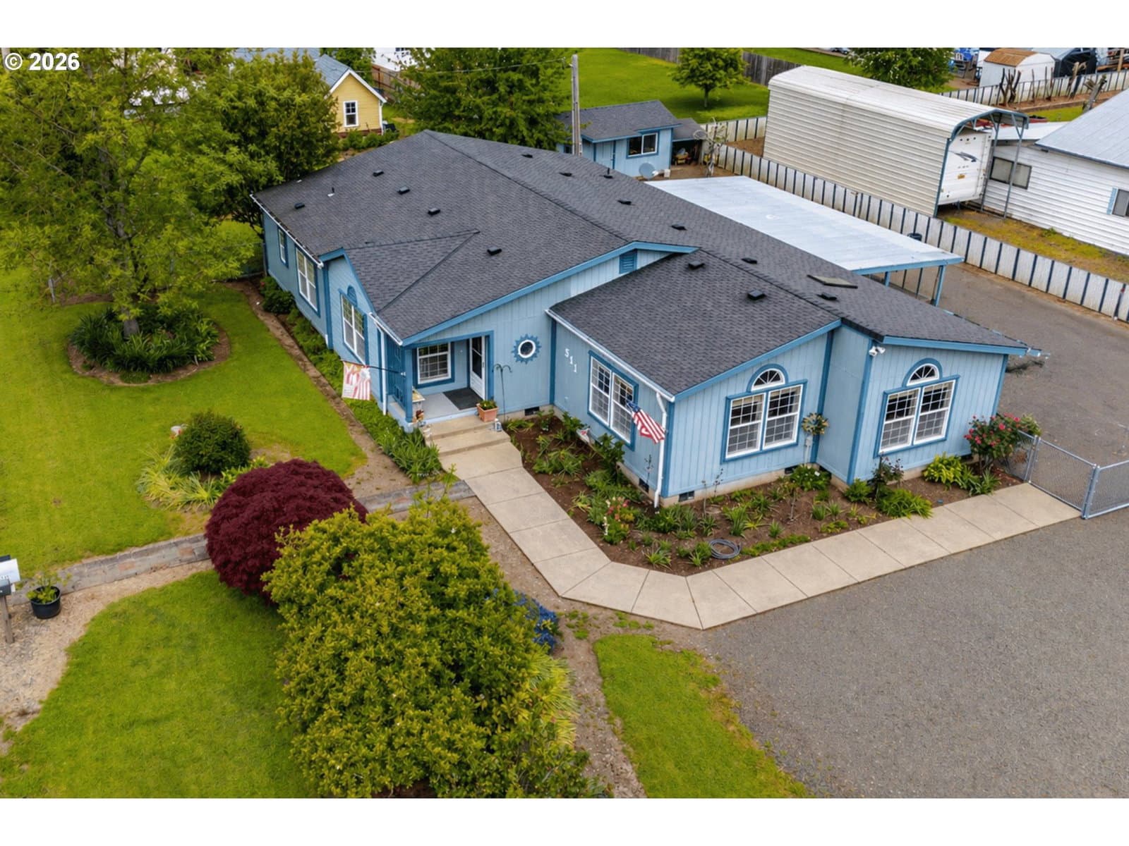 Listing photo 1 of 6