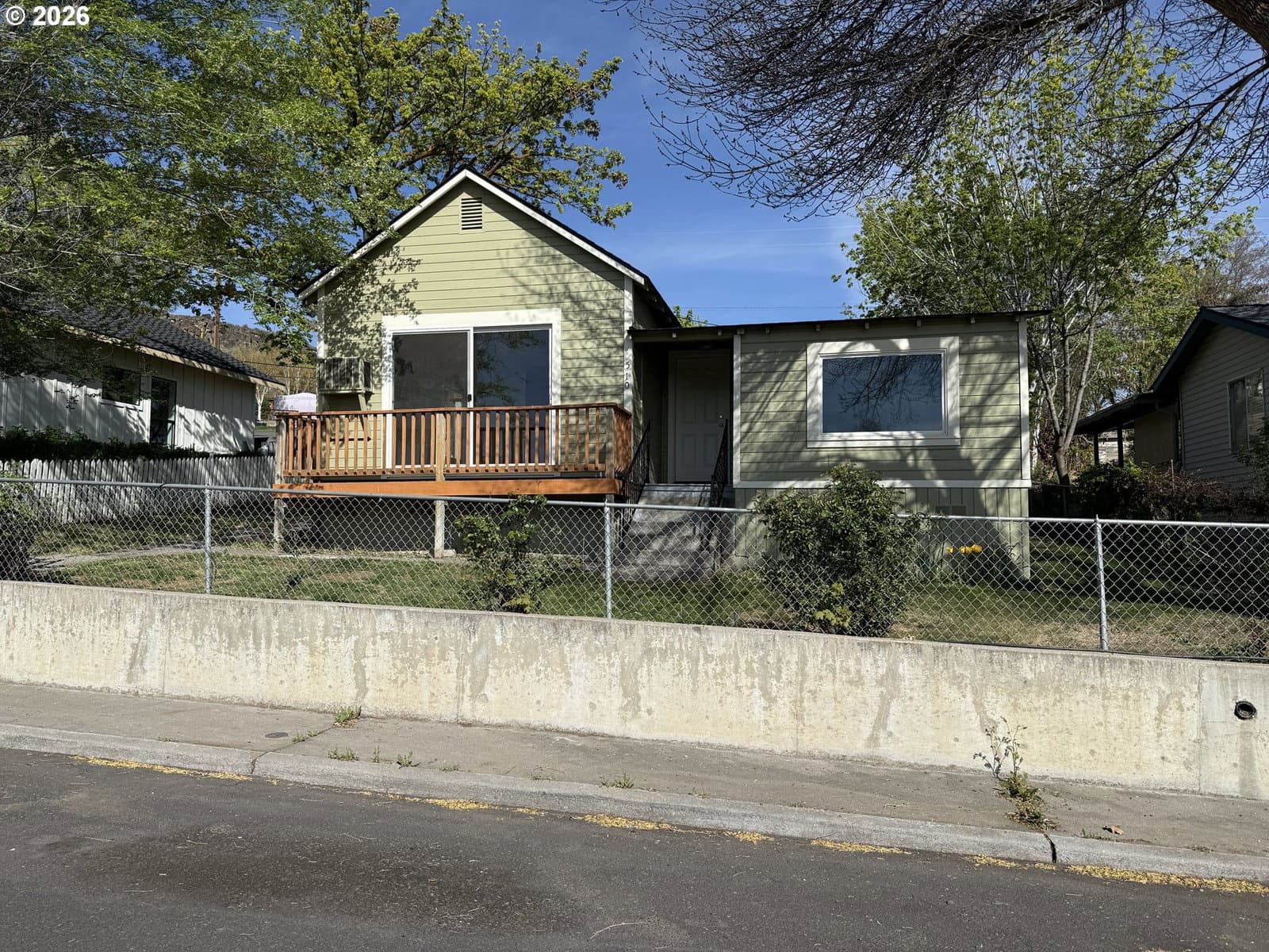 Listing photo 1 of 6