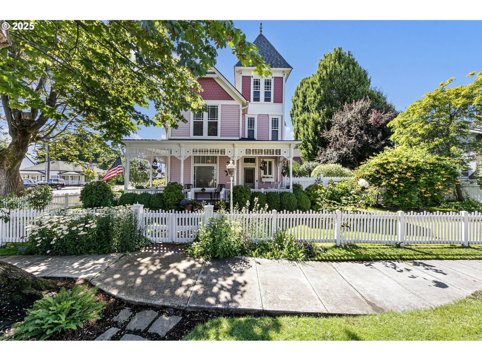 Listing photo 1 of 6