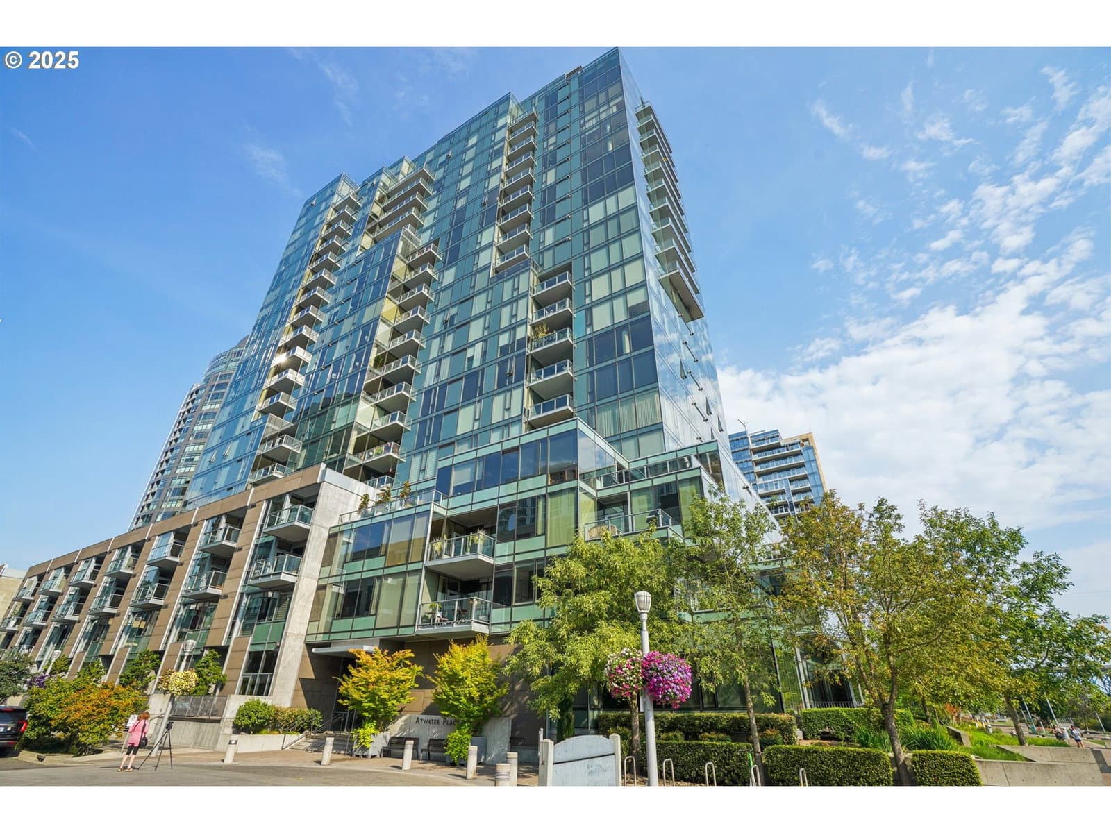 Listing photo 1 of 6