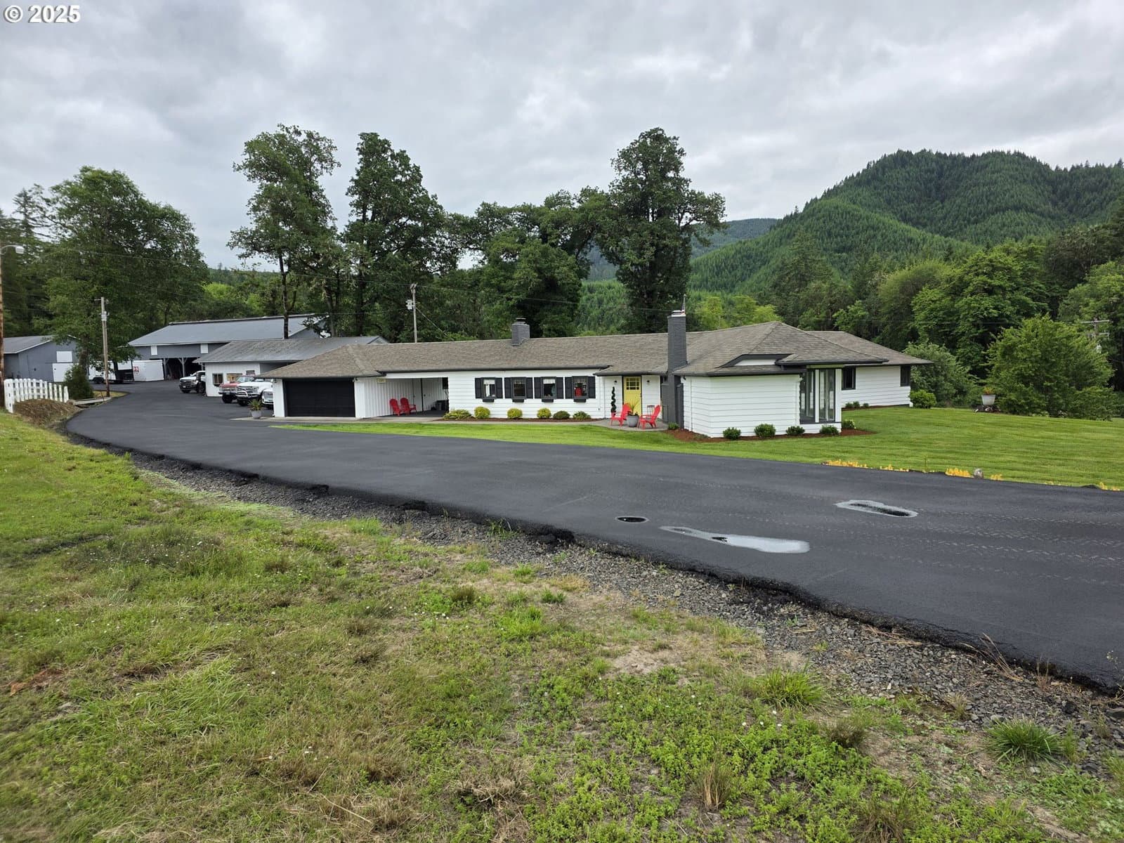 Listing photo 1 of 6