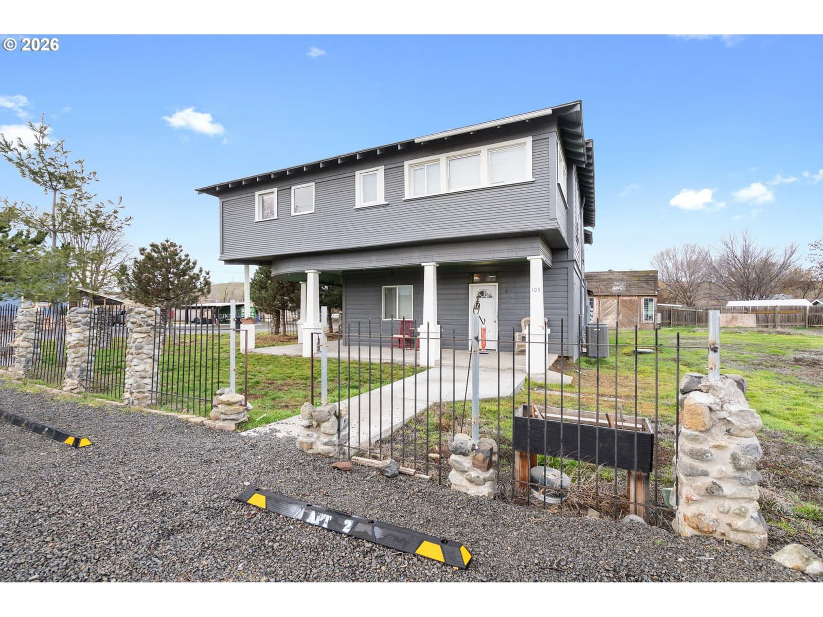 Listing photo 1 of 6