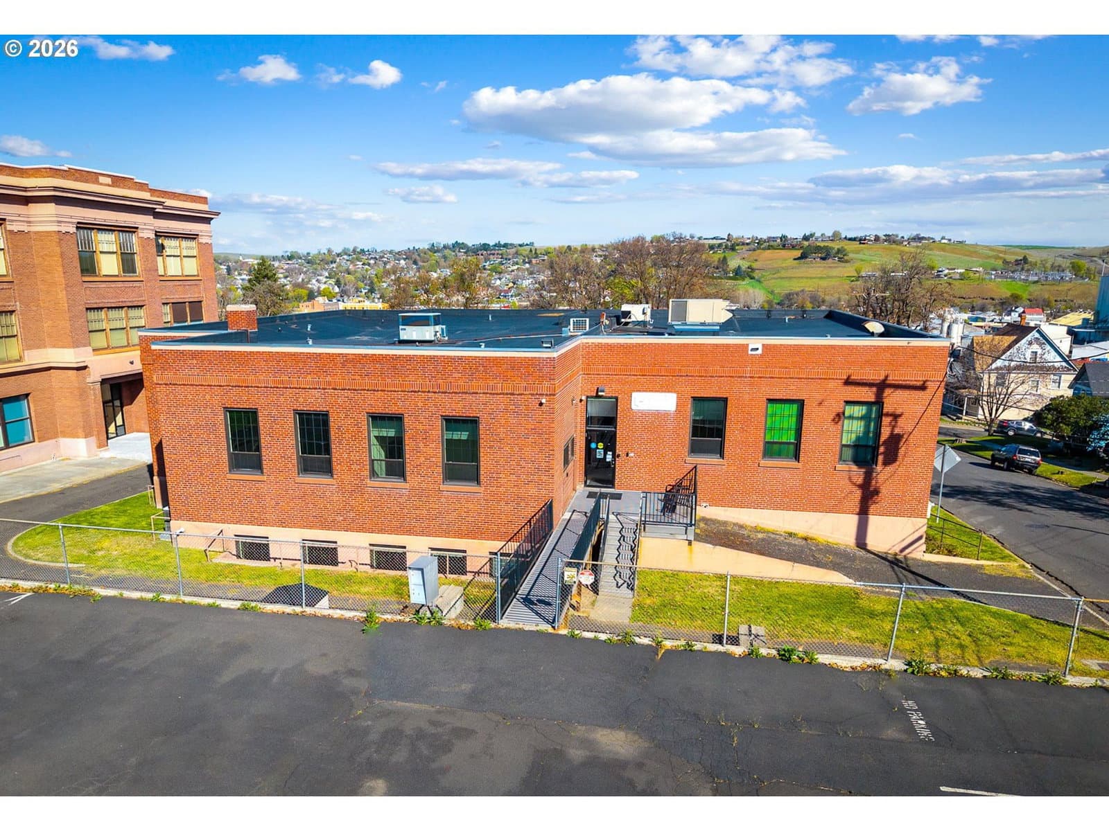 Listing photo 1 of 6