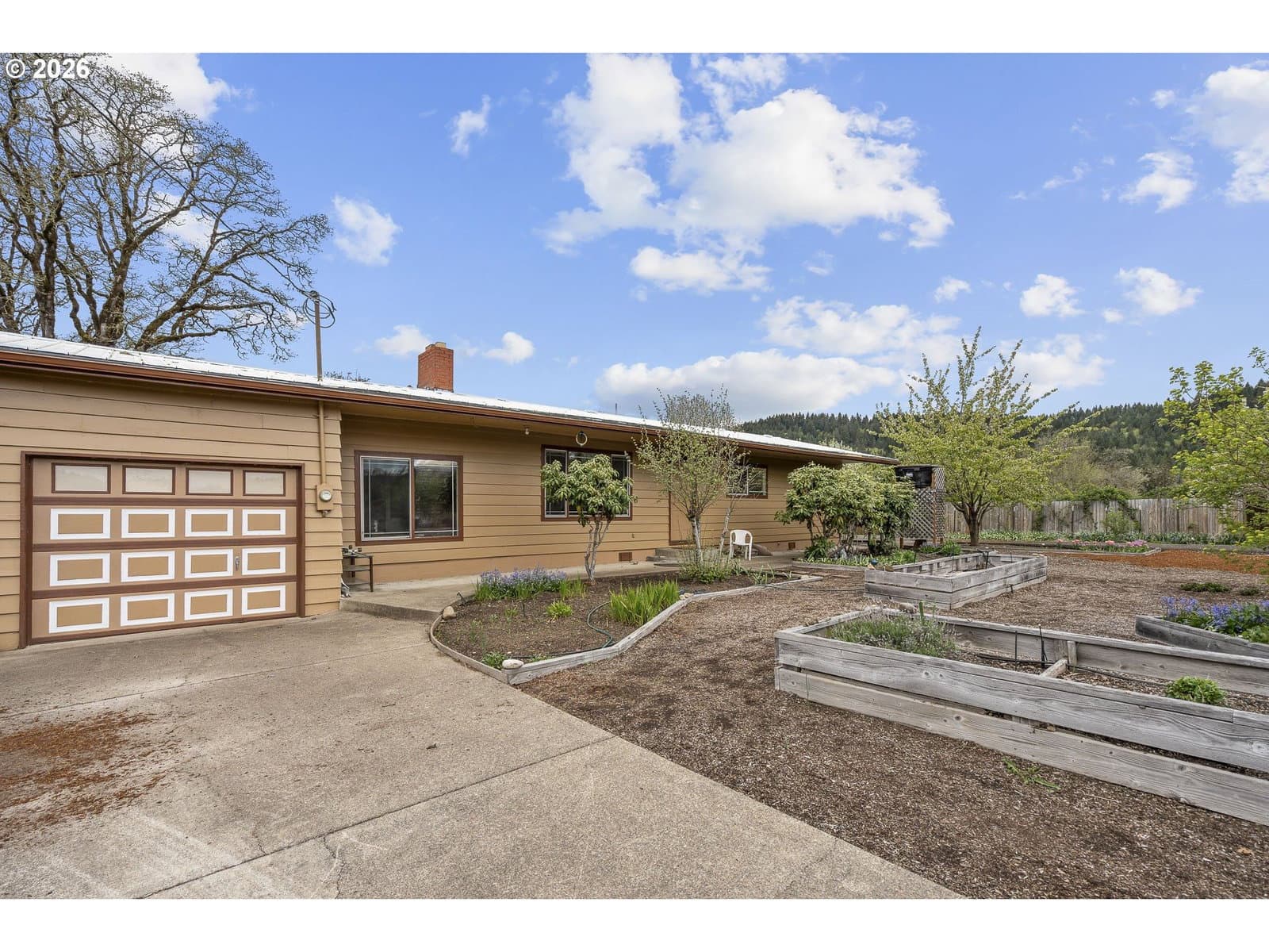 Listing photo 1 of 6