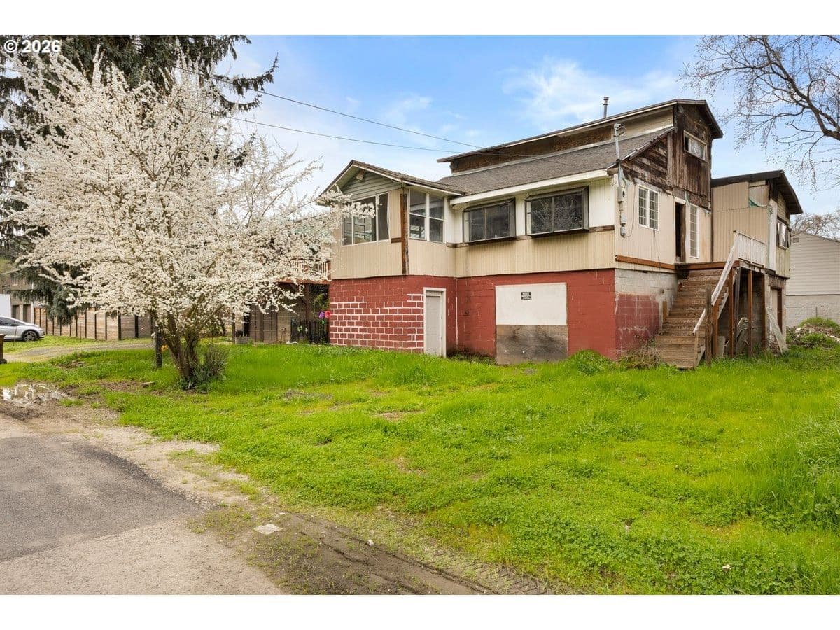 Listing photo 1 of 6