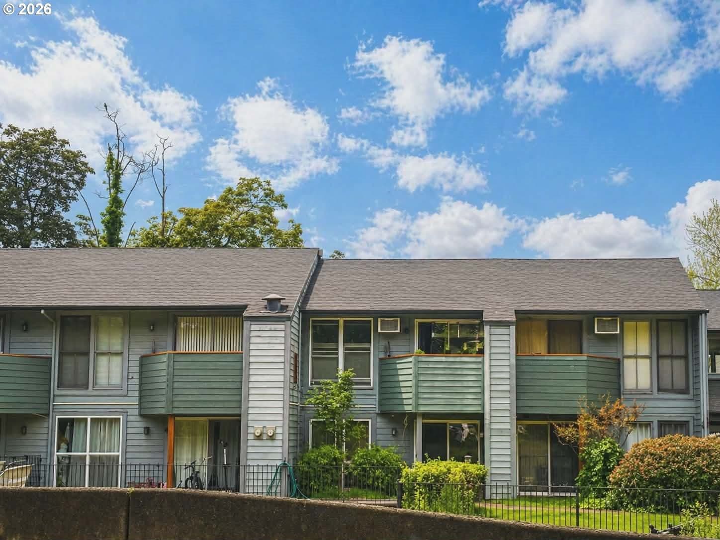 Listing photo 1 of 2