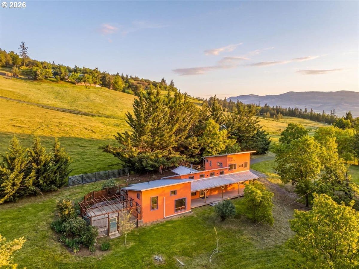 Listing photo 1 of 6