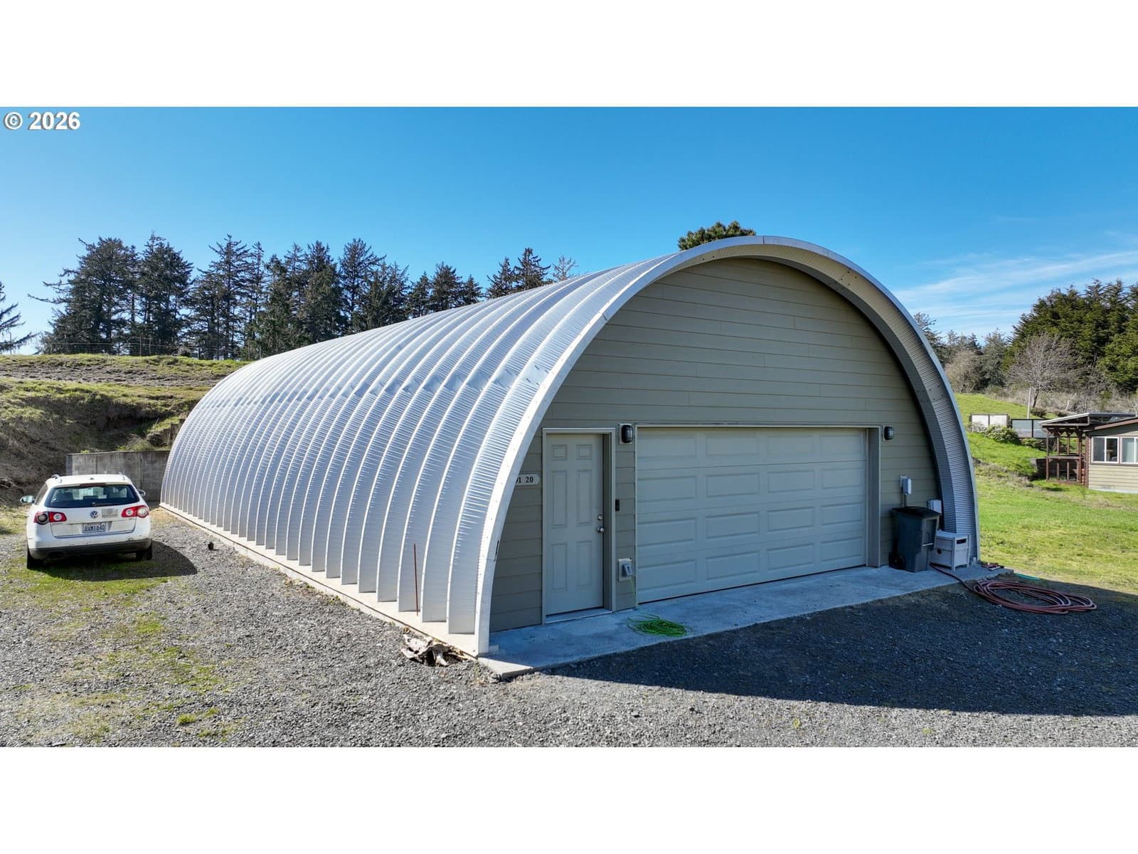 Listing photo 1 of 6