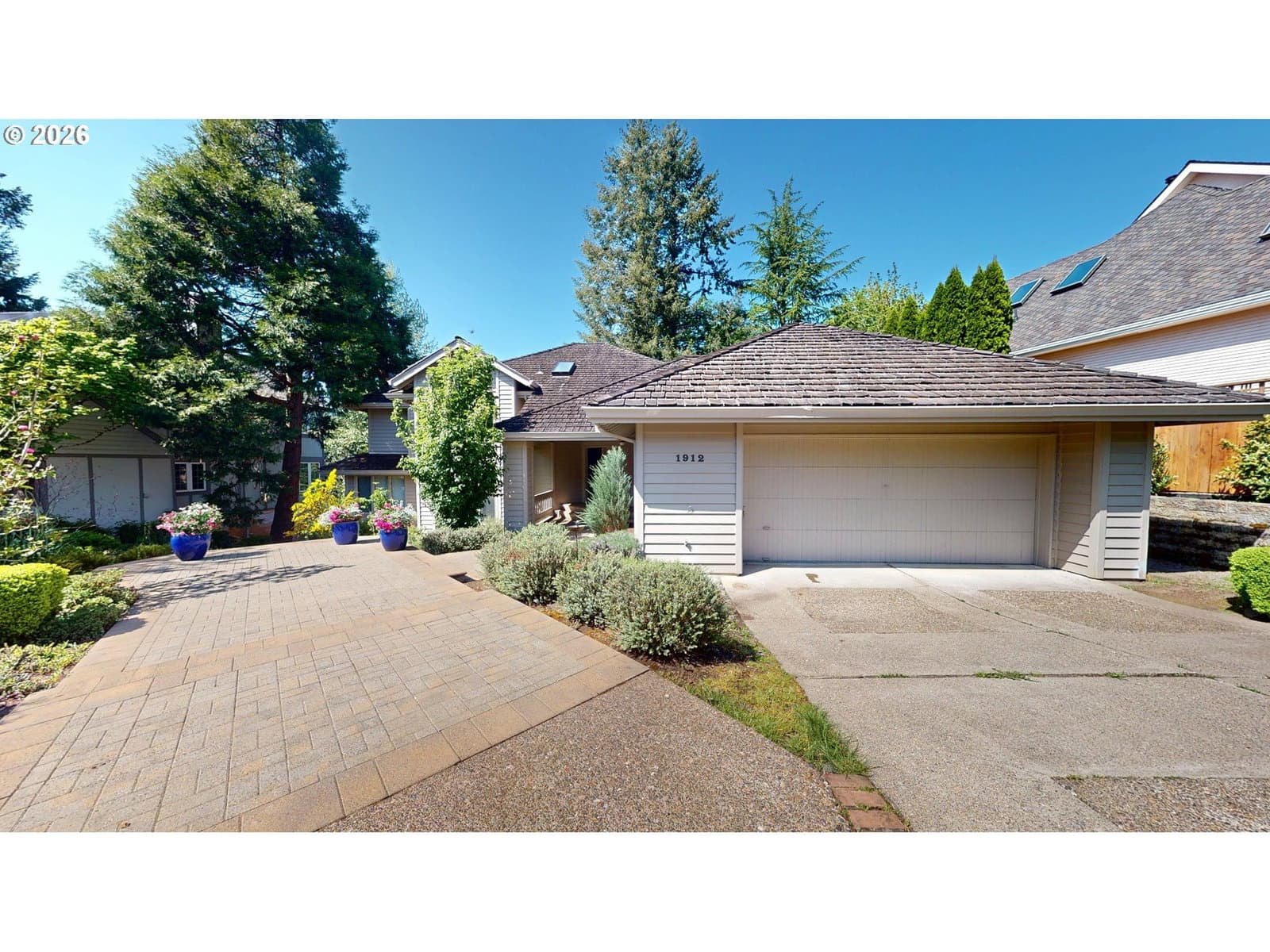 Listing photo 1 of 6