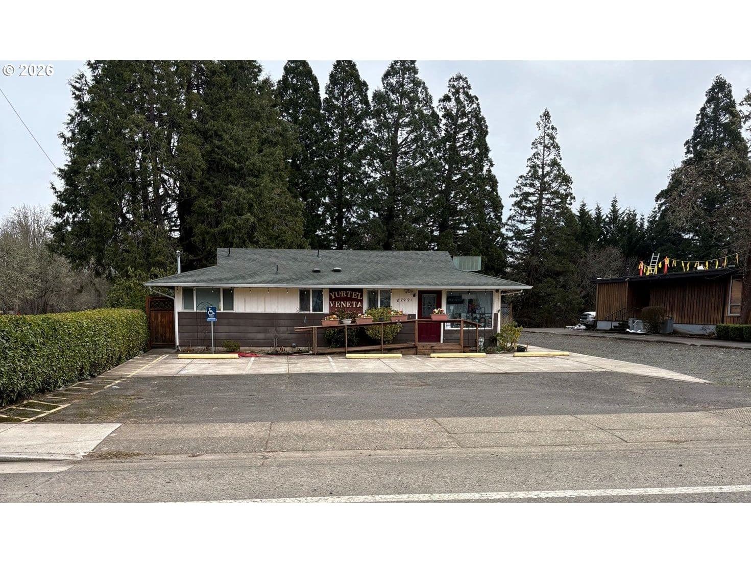 Listing photo 1 of 6