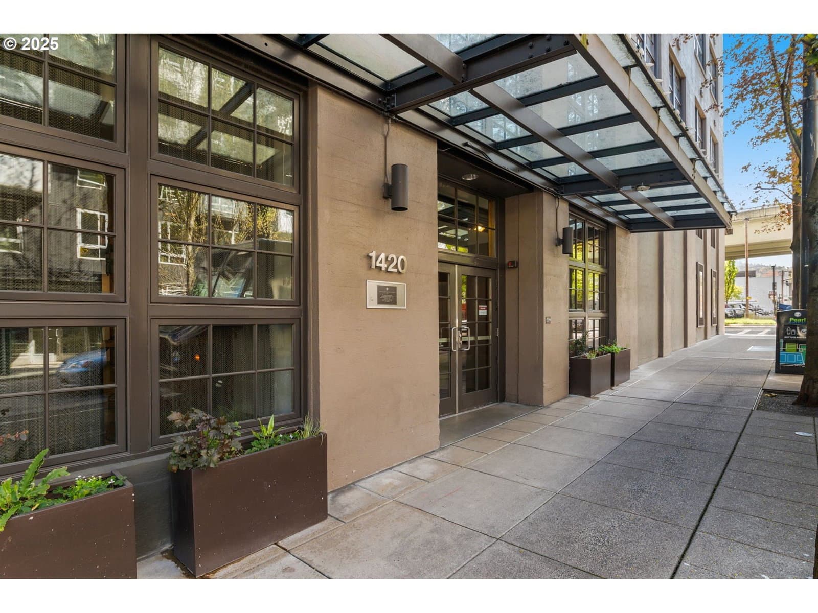 Listing photo 1 of 6