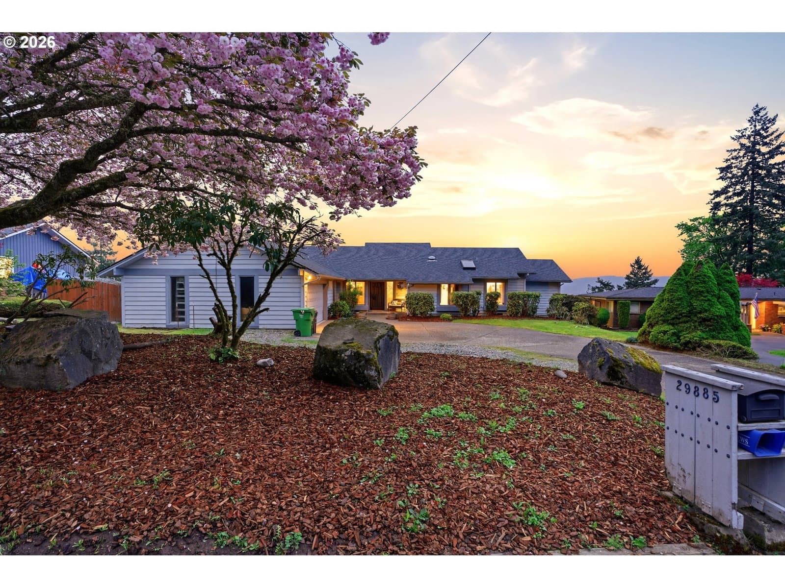 Listing photo 1 of 6